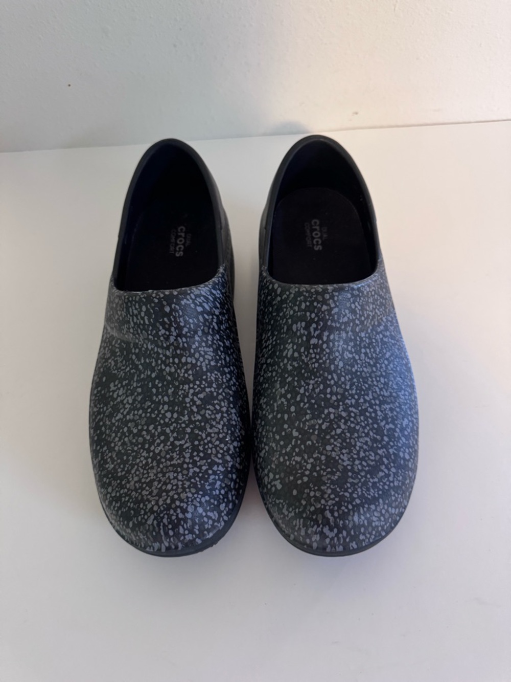 CROCS Nevia Pro Grey/Black Dual Comfort Clogs Speckles Print Work Women’s 9